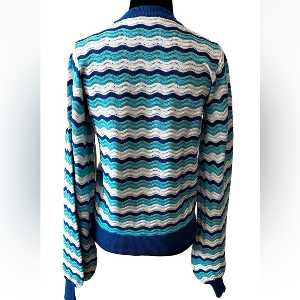 Blue Wave-Striped Crew Neck Sweater - Brand Unspecified - Picture 4 of 5